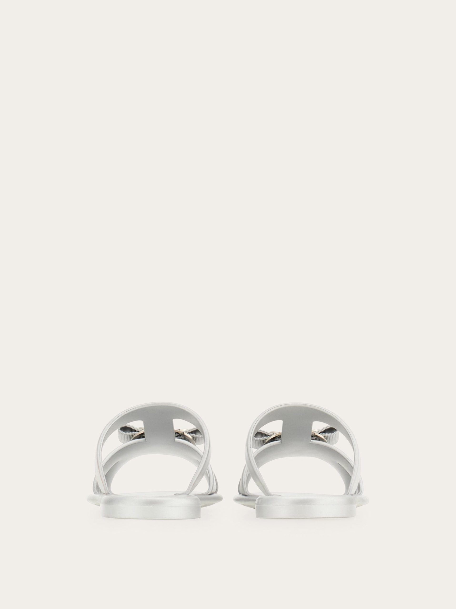 Ferragamo New Vara plate strappy slide - Image 3